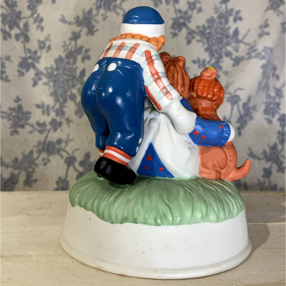 Vintage Raggedy Ann & Andy Musical Figurine It's A Small World - Picture 3 of 7